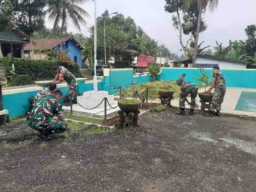 Anggota Koramil 09 Susukan Melaksanakan Pembersihan dan Perawatan Koramil