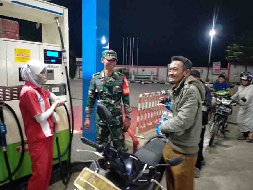  Babinsa Koramil 09 Susukan  Lakukan Giat Patroli Malam