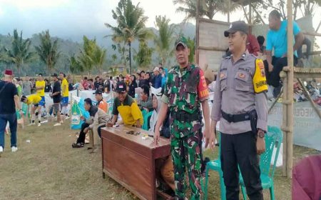 Babinsa Koramil 09 Susukan Bersama Polsek Susukan Melaksanakan Pengamanan Pertandingan Sepak Bola