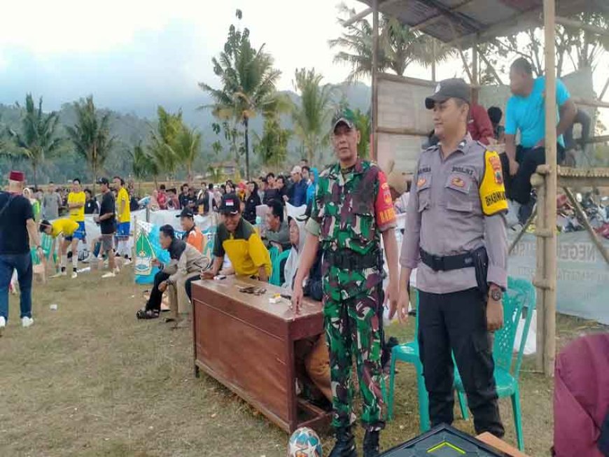 Babinsa Koramil 09 Susukan Bersama Polsek Susukan Melaksanakan Pengamanan Pertandingan Sepak Bola