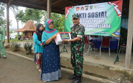 Peduli Warga Kurang Mampu Dalam Wujud Bakti Sosial Untuk Kemanunggalan TNI Bersama Rakyat Dengan Kegiatan Pembagian Sembako