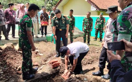 PELETAKAN BATU PERTAMA OLEH CAMAT SUSUKAN
