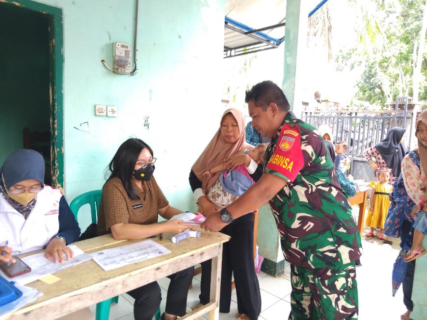 Babinsa Koramil 09 Susukan Ikut mensukseskan program Sub pun polio