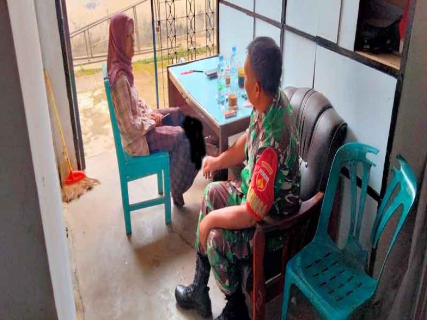 Komsos Dengan Warga, Babinsa Koramil juga Rutin Pantau Wilayah Binaan