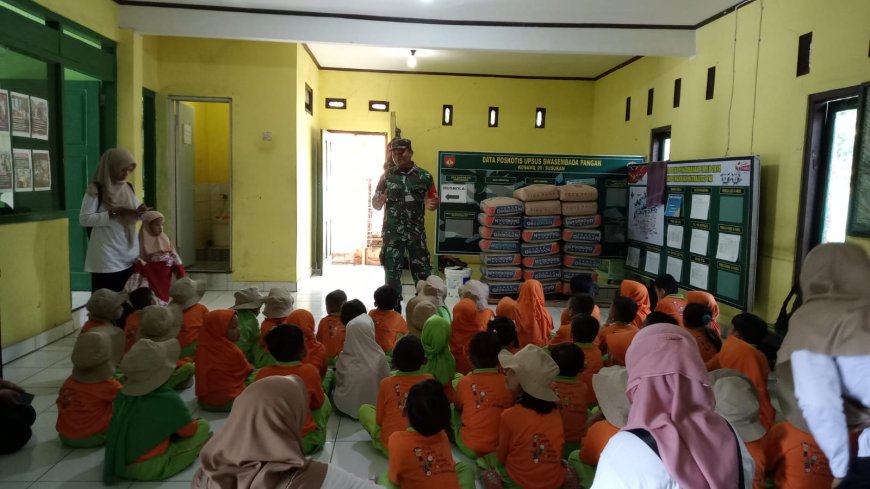 Kedekatan Babinsa Terhadap Murid Taman Kanak - Kanak