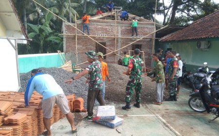 Kompak Anggota Koramil 09 Susukan Dan Warga Kerja Bakti Bangun Mushola Koramil