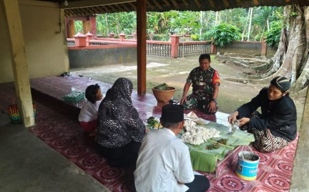 BABINSA HADIR KEGIATAN TRADISI ZIARAH DI MAKAM MBAH SEPANG
