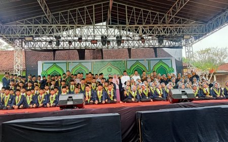 Dukung Generasi Muda, Babinsa Koramil 09/Susukan Hadiri Khotmil Qur'an dan Wisuda MTS Ma, arif NU 01 Susukan. 