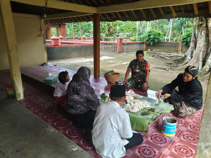 BABINSA HADIR KEGIATAN TRADISI ZIARAH DI MAKAM MBAH SEPANG