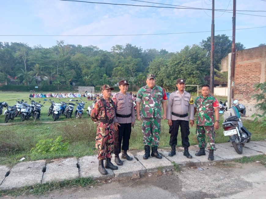 Anggota Koramil 09/Susukan melaksanakan Pengamanan Sholat Idhul Adha 1445 H di wilayah Binaan