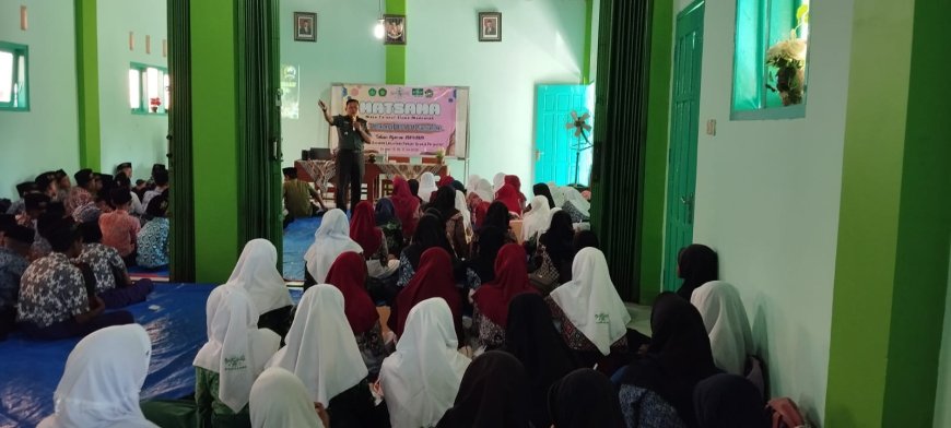 Danramil 0704/09 Susukan Berikan Pemahaman Wasbang Kepada Peserta LDKS MTs Ma"arif 1 Susukan