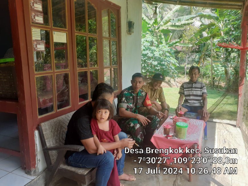 Pererat Silaturahmi, Babinsa Komsos Dengan Warga Desa Binaan