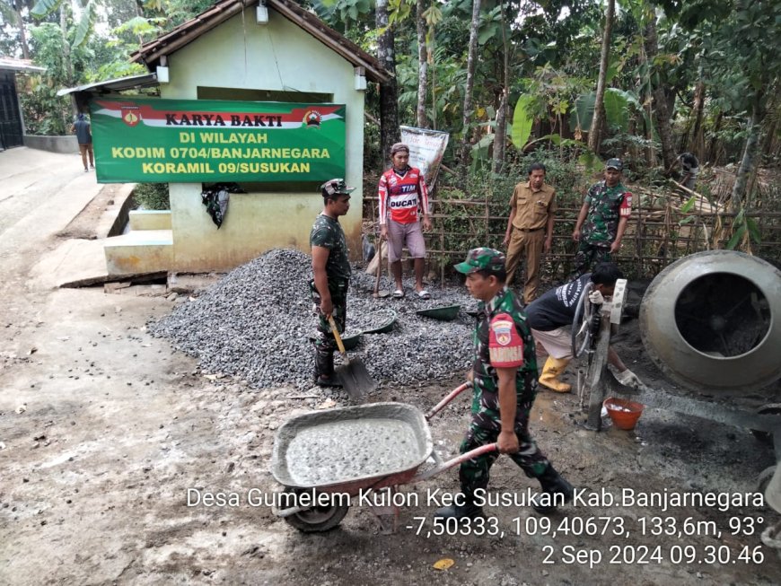 BABINSA KORAMIL 09/SUSUKAN KERJA BAKTI MEMBUAT SALURAN IRIGASI BERSAMA DENGAN WARGA BINAAN