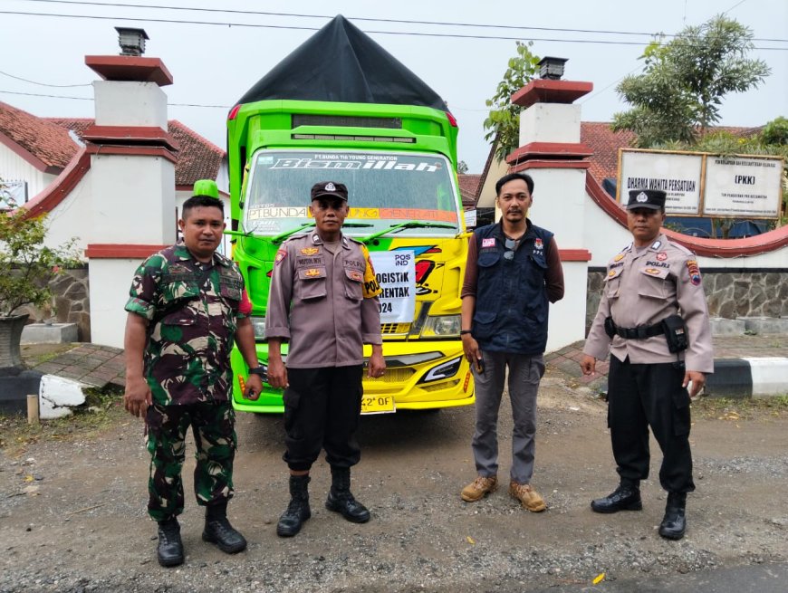 Sinergitas Babinsa dan Bhabinkamtibmas Kawal Logistik Pilgub