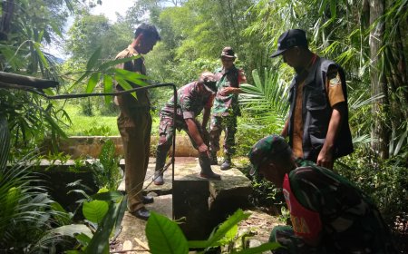 Sebagai Langkah Nyata Dukungan Sektor Pertanian, Babinsa Koramil 09 Susukan Bersama PPL Lakukan Pengecekan Saluran Irigasi