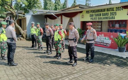 ANGGOTA KORAMIL 09 SUSUKAN BERSAMA ANGGOTA KORAMIL 02 KLAMPOK MELAKSANAKAN APEL PENGAMANAN NATAL DAN TAHUN BARU