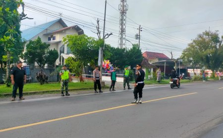 BERSINERGI BABINSA BERSAMA POLRI AMANKAN JALANNYA IBADAH NATAL DAN TAHUN BARU