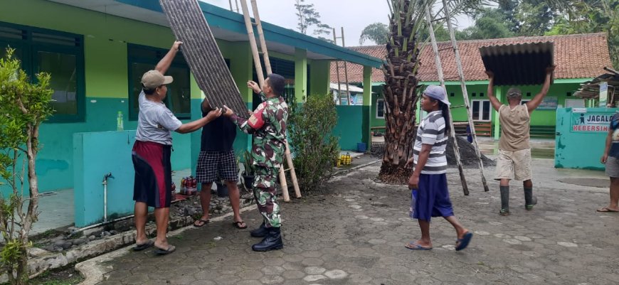 Babinsa selalu bekerja sama bersama dengan Warga Desa Binaan
