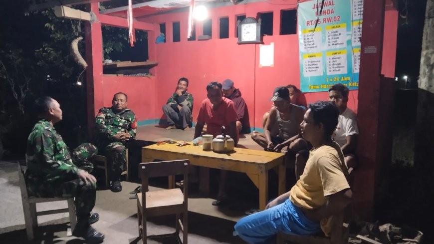 Hadirkan rasa aman Babinsa hangatkan suasana pos kamling